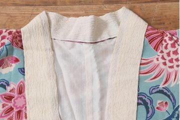 アンティーク雑貨　大正昭和初期　花鳥図　縮緬(ちりめん)長襦袢(古布正絹)(R-040129)