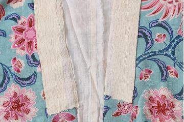 アンティーク雑貨　大正昭和初期　花鳥図　縮緬(ちりめん)長襦袢(古布正絹)(R-040129)