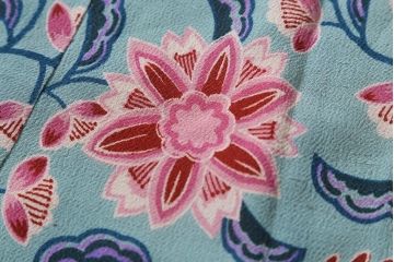 アンティーク雑貨　大正昭和初期　花鳥図　縮緬(ちりめん)長襦袢(古布正絹)(R-040129)