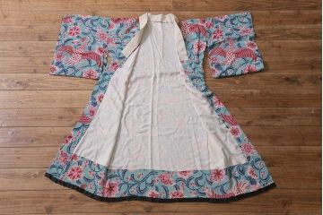 アンティーク雑貨　大正昭和初期　花鳥図　縮緬(ちりめん)長襦袢(古布正絹)(R-040129)