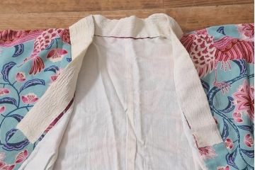アンティーク雑貨　大正昭和初期　花鳥図　縮緬(ちりめん)長襦袢(古布正絹)(R-040129)