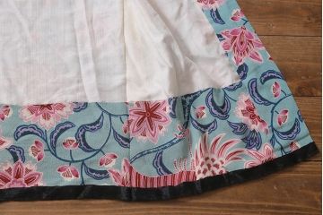 アンティーク雑貨　大正昭和初期　花鳥図　縮緬(ちりめん)長襦袢(古布正絹)(R-040129)