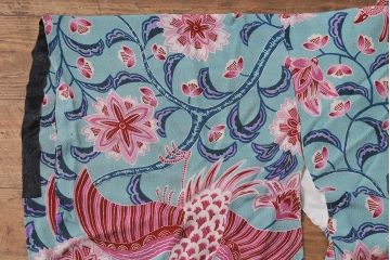 アンティーク雑貨　大正昭和初期　花鳥図　縮緬(ちりめん)長襦袢(古布正絹)(R-040129)