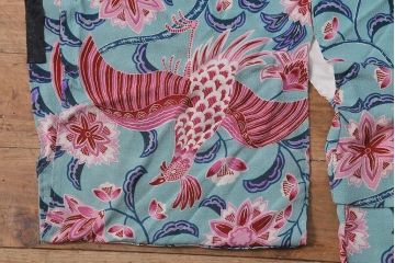アンティーク雑貨　大正昭和初期　花鳥図　縮緬(ちりめん)長襦袢(古布正絹)(R-040129)