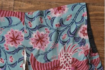 アンティーク雑貨　大正昭和初期　花鳥図　縮緬(ちりめん)長襦袢(古布正絹)(R-040129)