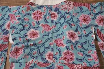 アンティーク雑貨　大正昭和初期　花鳥図　縮緬(ちりめん)長襦袢(古布正絹)(R-040129)