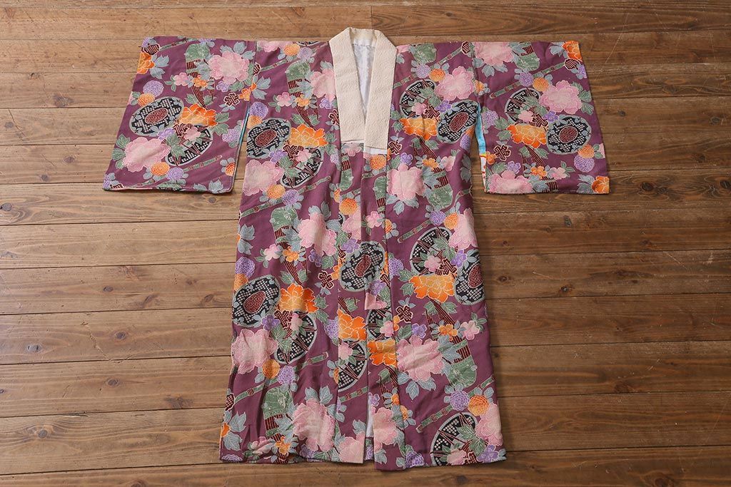 アンティーク雑貨　大正昭和初期　和楽器に花模様　縮緬(ちりめん)長襦袢(正絹古布)(R-040130)