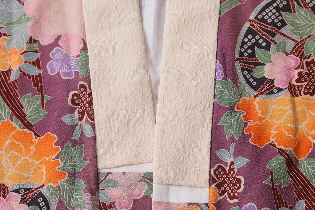 アンティーク雑貨　大正昭和初期　和楽器に花模様　縮緬(ちりめん)長襦袢(正絹古布)(R-040130)