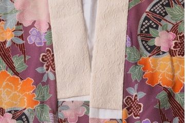 アンティーク雑貨　大正昭和初期　和楽器に花模様　縮緬(ちりめん)長襦袢(正絹古布)(R-040130)