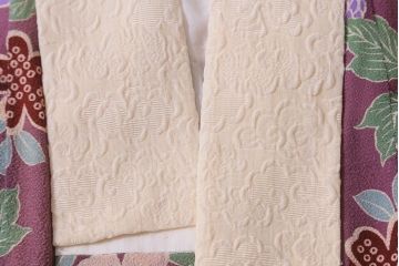 アンティーク雑貨　大正昭和初期　和楽器に花模様　縮緬(ちりめん)長襦袢(正絹古布)(R-040130)