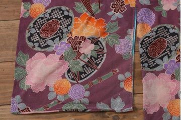 アンティーク雑貨　大正昭和初期　和楽器に花模様　縮緬(ちりめん)長襦袢(正絹古布)(R-040130)