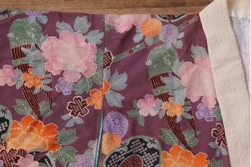 アンティーク雑貨　大正昭和初期　和楽器に花模様　縮緬(ちりめん)長襦袢(正絹古布)(R-040130)