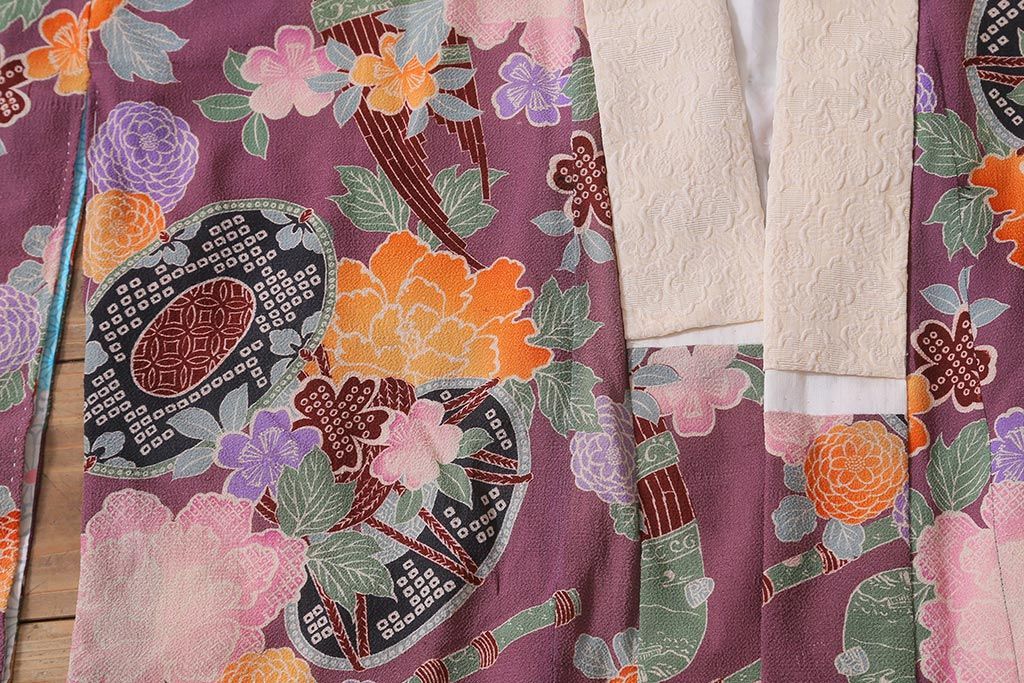 アンティーク雑貨　大正昭和初期　和楽器に花模様　縮緬(ちりめん)長襦袢(正絹古布)(R-040130)