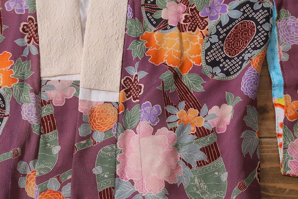 アンティーク雑貨　大正昭和初期　和楽器に花模様　縮緬(ちりめん)長襦袢(正絹古布)(R-040130)
