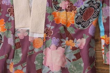 アンティーク雑貨　大正昭和初期　和楽器に花模様　縮緬(ちりめん)長襦袢(正絹古布)(R-040130)