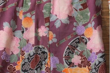 アンティーク雑貨　大正昭和初期　和楽器に花模様　縮緬(ちりめん)長襦袢(正絹古布)(R-040130)