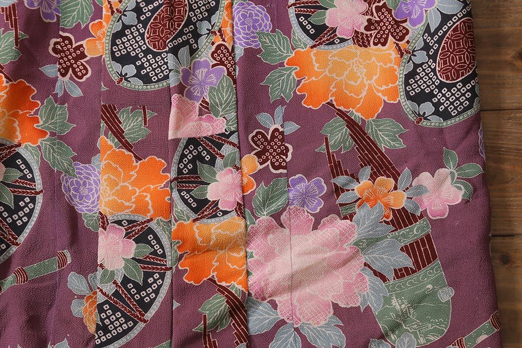 アンティーク雑貨　大正昭和初期　和楽器に花模様　縮緬(ちりめん)長襦袢(正絹古布)(R-040130)