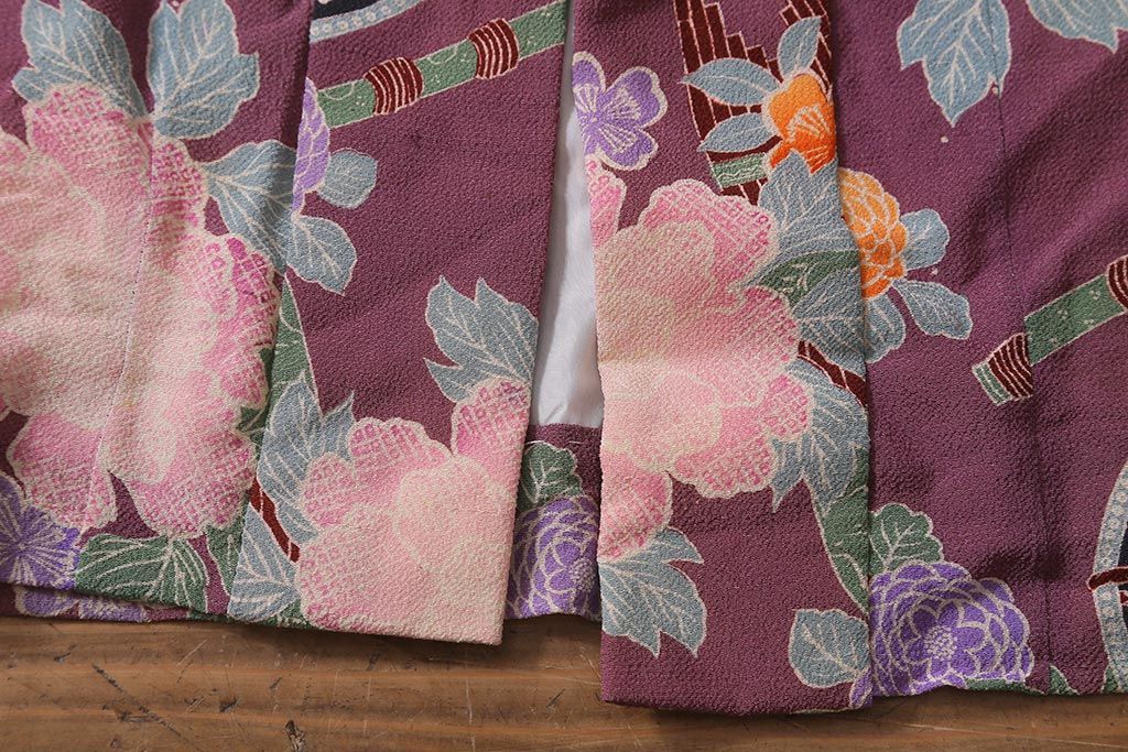 アンティーク雑貨　大正昭和初期　和楽器に花模様　縮緬(ちりめん)長襦袢(正絹古布)(R-040130)
