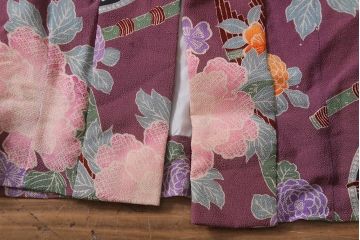 アンティーク雑貨　大正昭和初期　和楽器に花模様　縮緬(ちりめん)長襦袢(正絹古布)(R-040130)