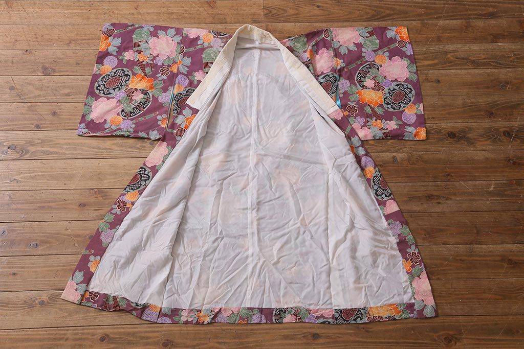 アンティーク雑貨　大正昭和初期　和楽器に花模様　縮緬(ちりめん)長襦袢(正絹古布)(R-040130)