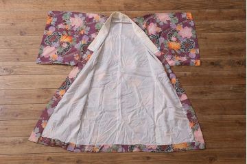 アンティーク雑貨　大正昭和初期　和楽器に花模様　縮緬(ちりめん)長襦袢(正絹古布)(R-040130)