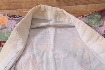 アンティーク雑貨　大正昭和初期　和楽器に花模様　縮緬(ちりめん)長襦袢(正絹古布)(R-040130)