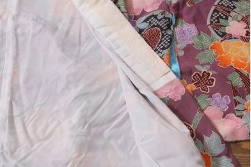 アンティーク雑貨　大正昭和初期　和楽器に花模様　縮緬(ちりめん)長襦袢(正絹古布)(R-040130)