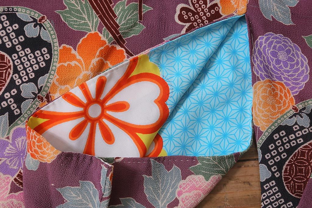 アンティーク雑貨　大正昭和初期　和楽器に花模様　縮緬(ちりめん)長襦袢(正絹古布)(R-040130)