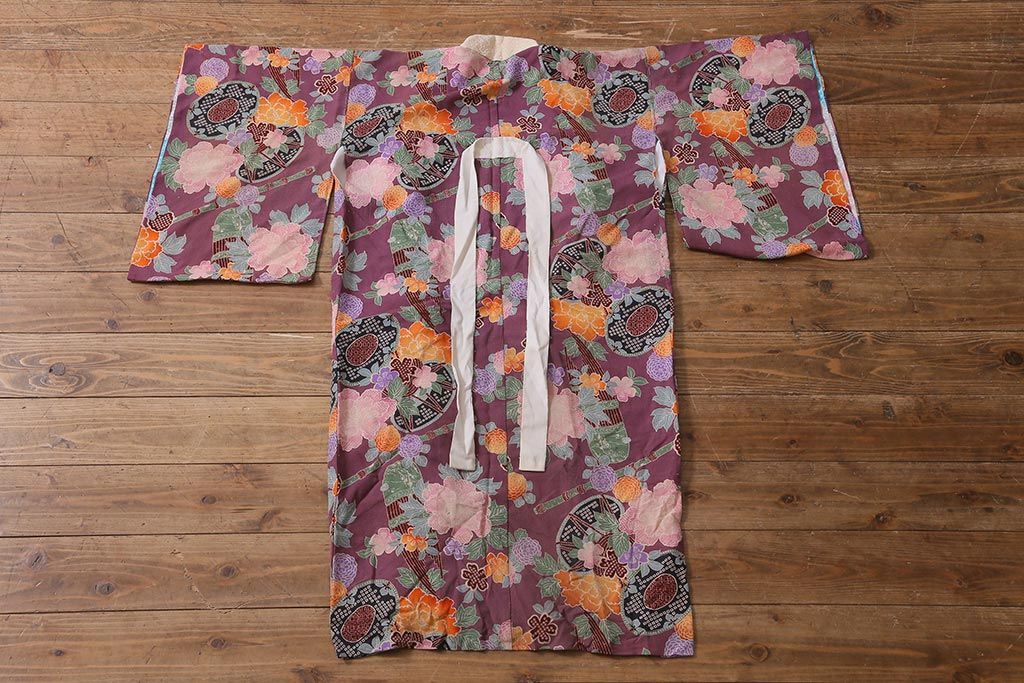 アンティーク雑貨　大正昭和初期　和楽器に花模様　縮緬(ちりめん)長襦袢(正絹古布)(R-040130)