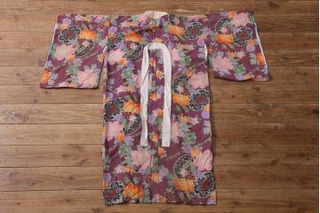 アンティーク雑貨　大正昭和初期　和楽器に花模様　縮緬(ちりめん)長襦袢(正絹古布)(R-040130)