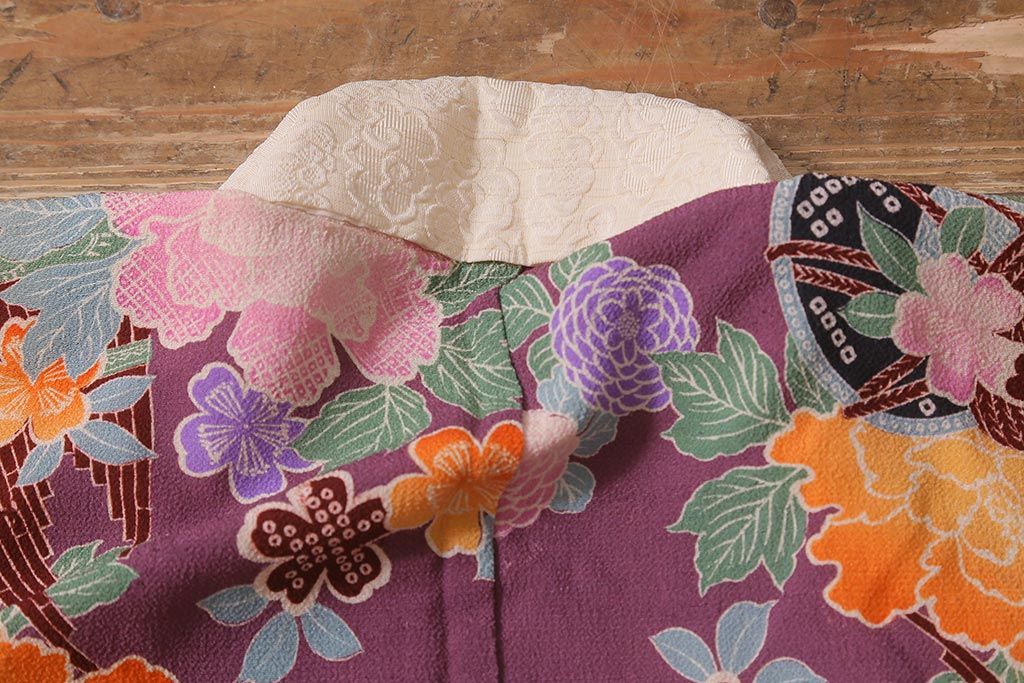アンティーク雑貨　大正昭和初期　和楽器に花模様　縮緬(ちりめん)長襦袢(正絹古布)(R-040130)