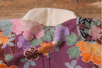 アンティーク雑貨　大正昭和初期　和楽器に花模様　縮緬(ちりめん)長襦袢(正絹古布)(R-040130)