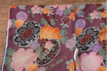 アンティーク雑貨　大正昭和初期　和楽器に花模様　縮緬(ちりめん)長襦袢(正絹古布)(R-040130)