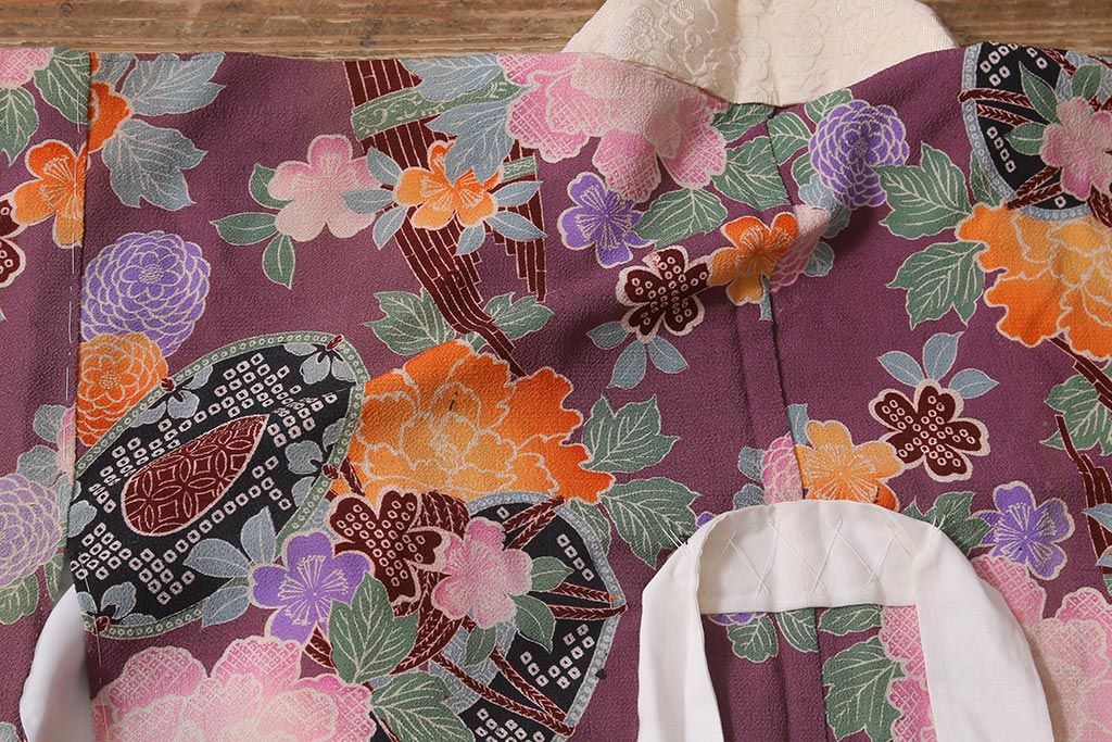 アンティーク雑貨　大正昭和初期　和楽器に花模様　縮緬(ちりめん)長襦袢(正絹古布)(R-040130)