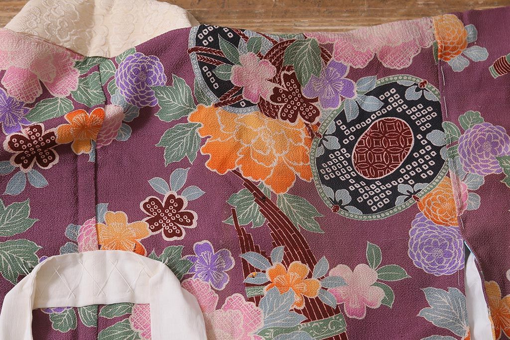 アンティーク雑貨　大正昭和初期　和楽器に花模様　縮緬(ちりめん)長襦袢(正絹古布)(R-040130)