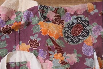 アンティーク雑貨　大正昭和初期　和楽器に花模様　縮緬(ちりめん)長襦袢(正絹古布)(R-040130)