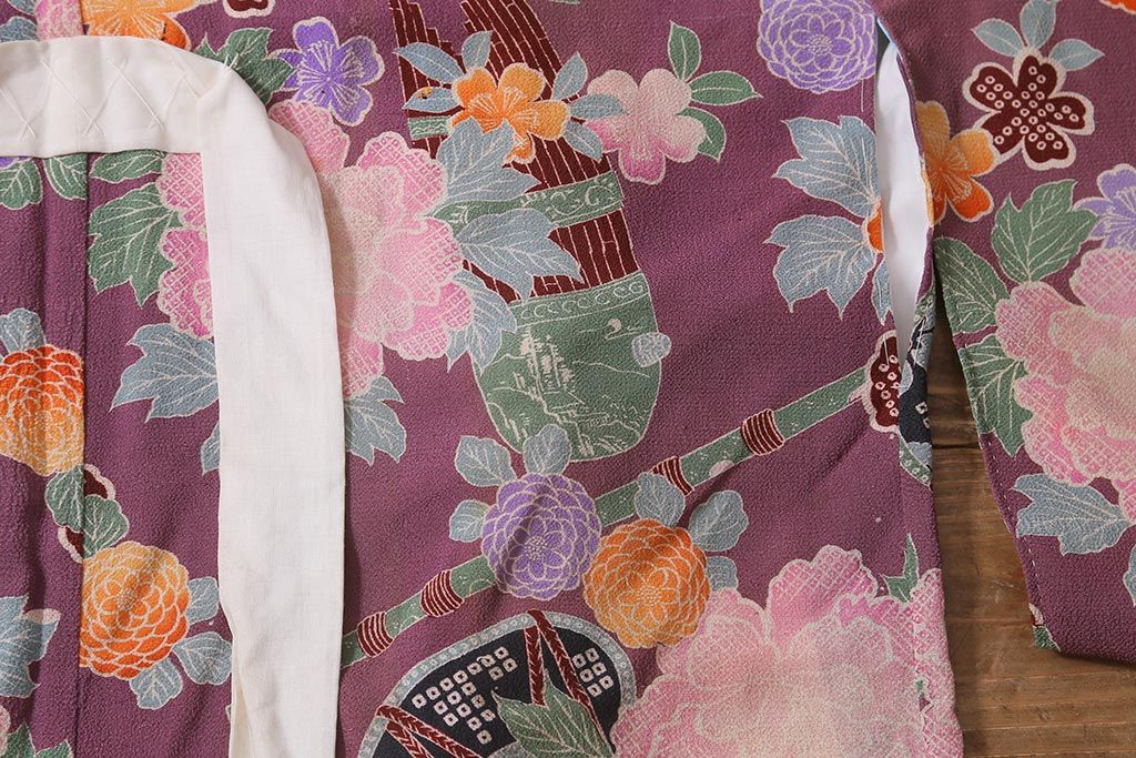 アンティーク雑貨　大正昭和初期　和楽器に花模様　縮緬(ちりめん)長襦袢(正絹古布)(R-040130)