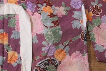 アンティーク雑貨　大正昭和初期　和楽器に花模様　縮緬(ちりめん)長襦袢(正絹古布)(R-040130)