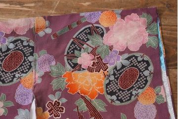 アンティーク雑貨　大正昭和初期　和楽器に花模様　縮緬(ちりめん)長襦袢(正絹古布)(R-040130)