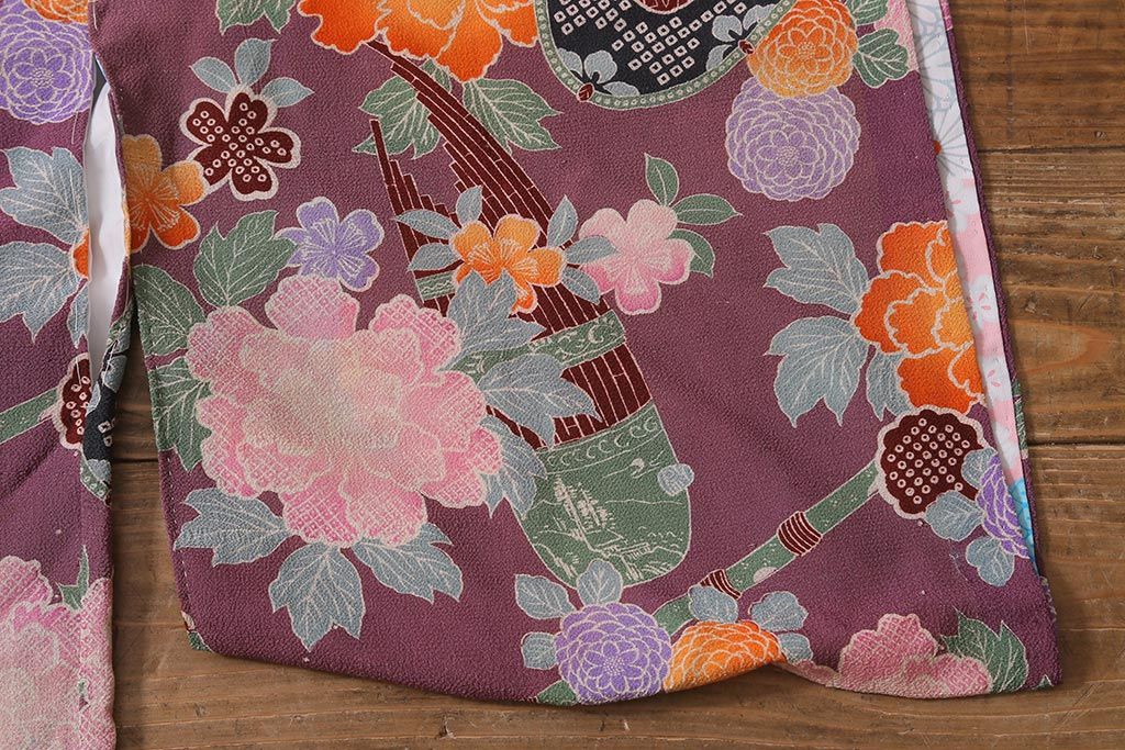 アンティーク雑貨　大正昭和初期　和楽器に花模様　縮緬(ちりめん)長襦袢(正絹古布)(R-040130)