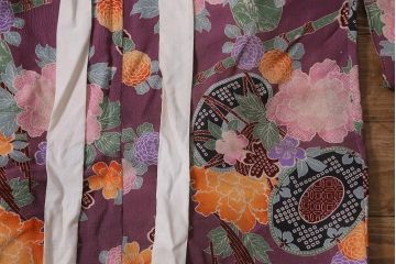 アンティーク雑貨　大正昭和初期　和楽器に花模様　縮緬(ちりめん)長襦袢(正絹古布)(R-040130)