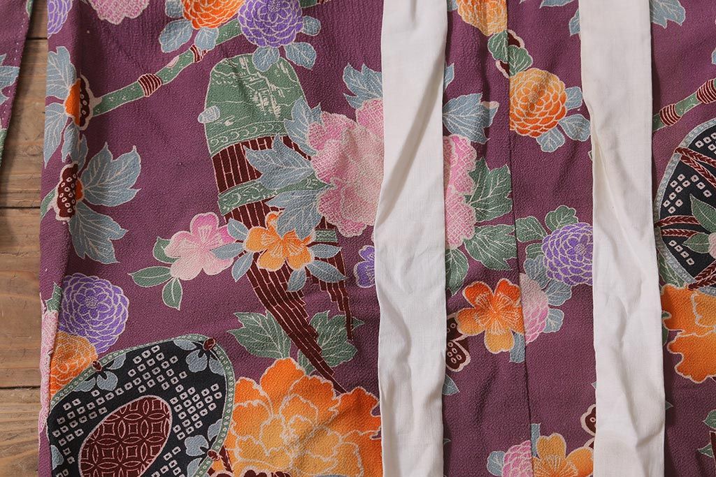 アンティーク雑貨　大正昭和初期　和楽器に花模様　縮緬(ちりめん)長襦袢(正絹古布)(R-040130)