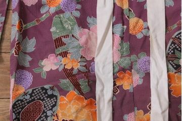 アンティーク雑貨　大正昭和初期　和楽器に花模様　縮緬(ちりめん)長襦袢(正絹古布)(R-040130)