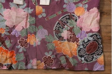 アンティーク雑貨　大正昭和初期　和楽器に花模様　縮緬(ちりめん)長襦袢(正絹古布)(R-040130)