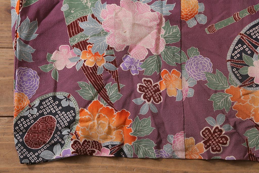 アンティーク雑貨　大正昭和初期　和楽器に花模様　縮緬(ちりめん)長襦袢(正絹古布)(R-040130)