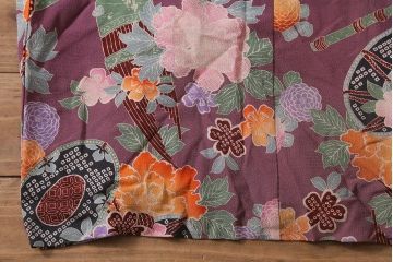 アンティーク雑貨　大正昭和初期　和楽器に花模様　縮緬(ちりめん)長襦袢(正絹古布)(R-040130)