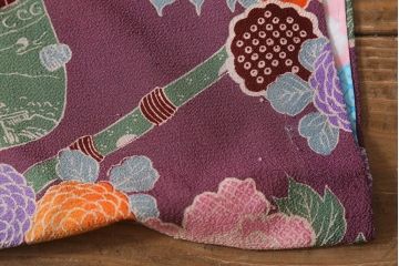 アンティーク雑貨　大正昭和初期　和楽器に花模様　縮緬(ちりめん)長襦袢(正絹古布)(R-040130)