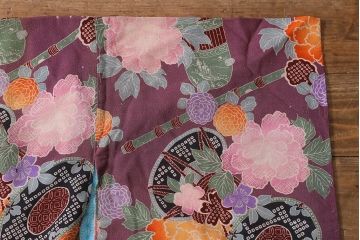 アンティーク雑貨　大正昭和初期　和楽器に花模様　縮緬(ちりめん)長襦袢(正絹古布)(R-040130)