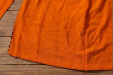 アンティーク雑貨　大正昭和初期　鶴の図　縮緬(ちりめん)着物(赤縮緬、正絹古布)(R-040131)