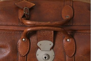 ヴィンテージ雑貨　本革(レザー)　ボストンバッグ(旅行鞄、トラベルバッグ、カバン、ビンテージ)(R-040133)